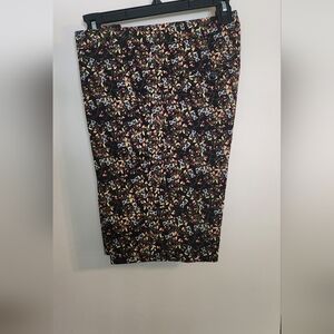 Banana Republic size 6 Bermuda shorts. 10 inch inseam. Great shorts